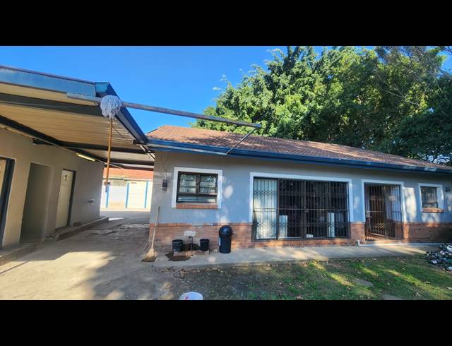 18 BEDROOM FREESTANDING FOR SALE IN SCOTTSVILLE